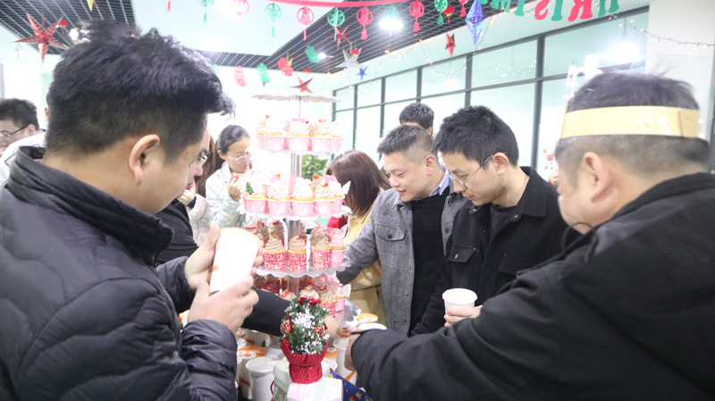繽紛平安夜，歡樂圣誕節(jié) | 寶開舉辦第四季度員工集體生日會