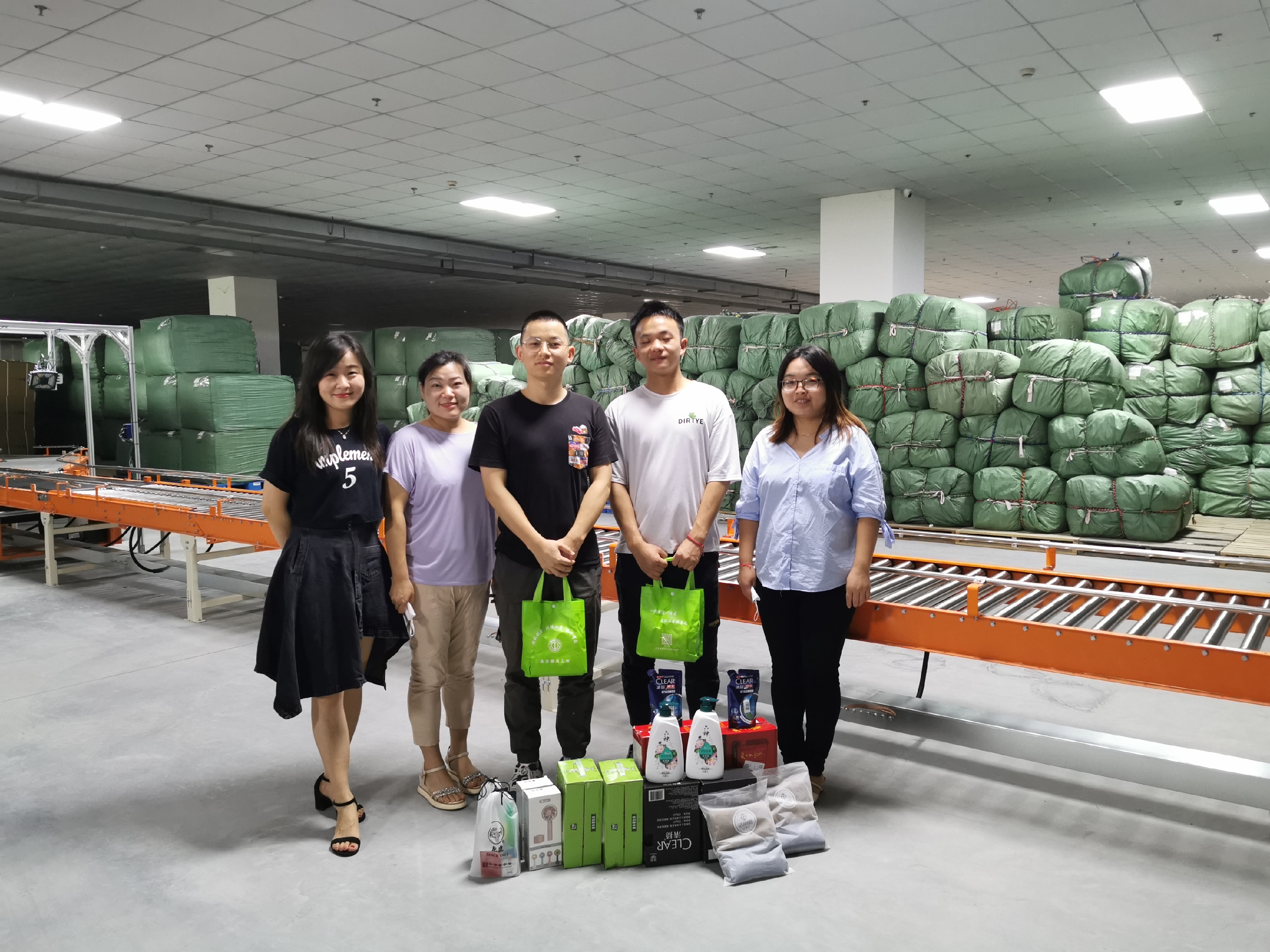關(guān)愛職工 · 夏送清涼 | 寶開工會(huì)赴一線送清涼，致敬高溫下的堅(jiān)守