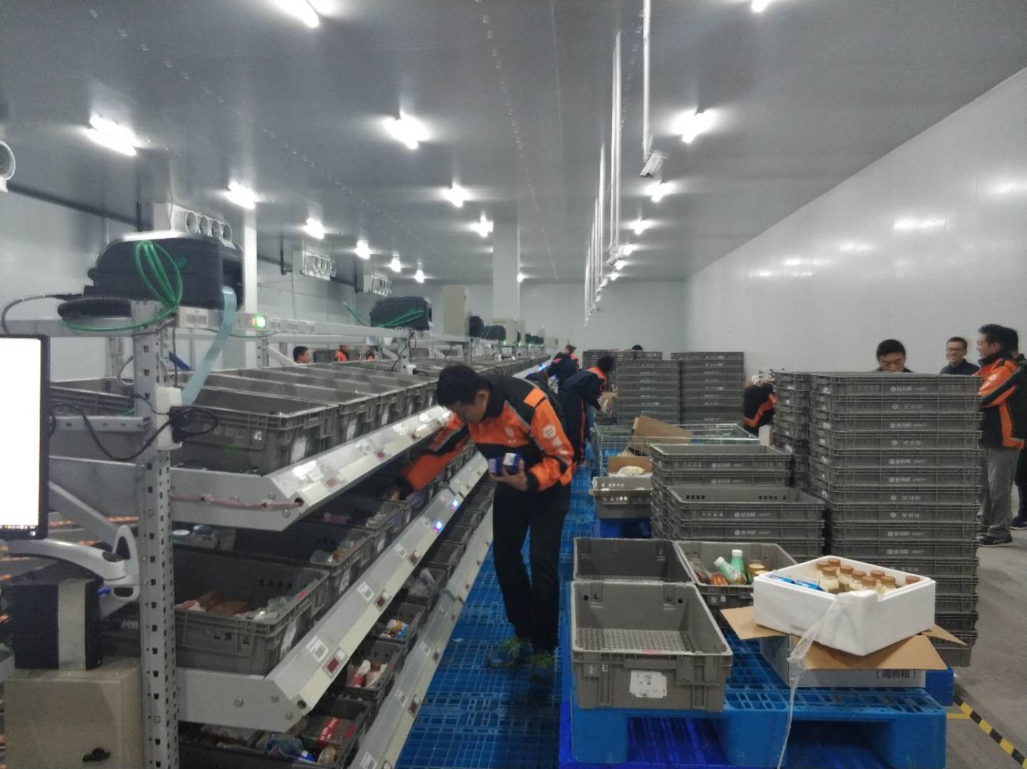 現(xiàn)場報道 | 便利蜂北京倉常溫庫、冷藏庫項目完美收官