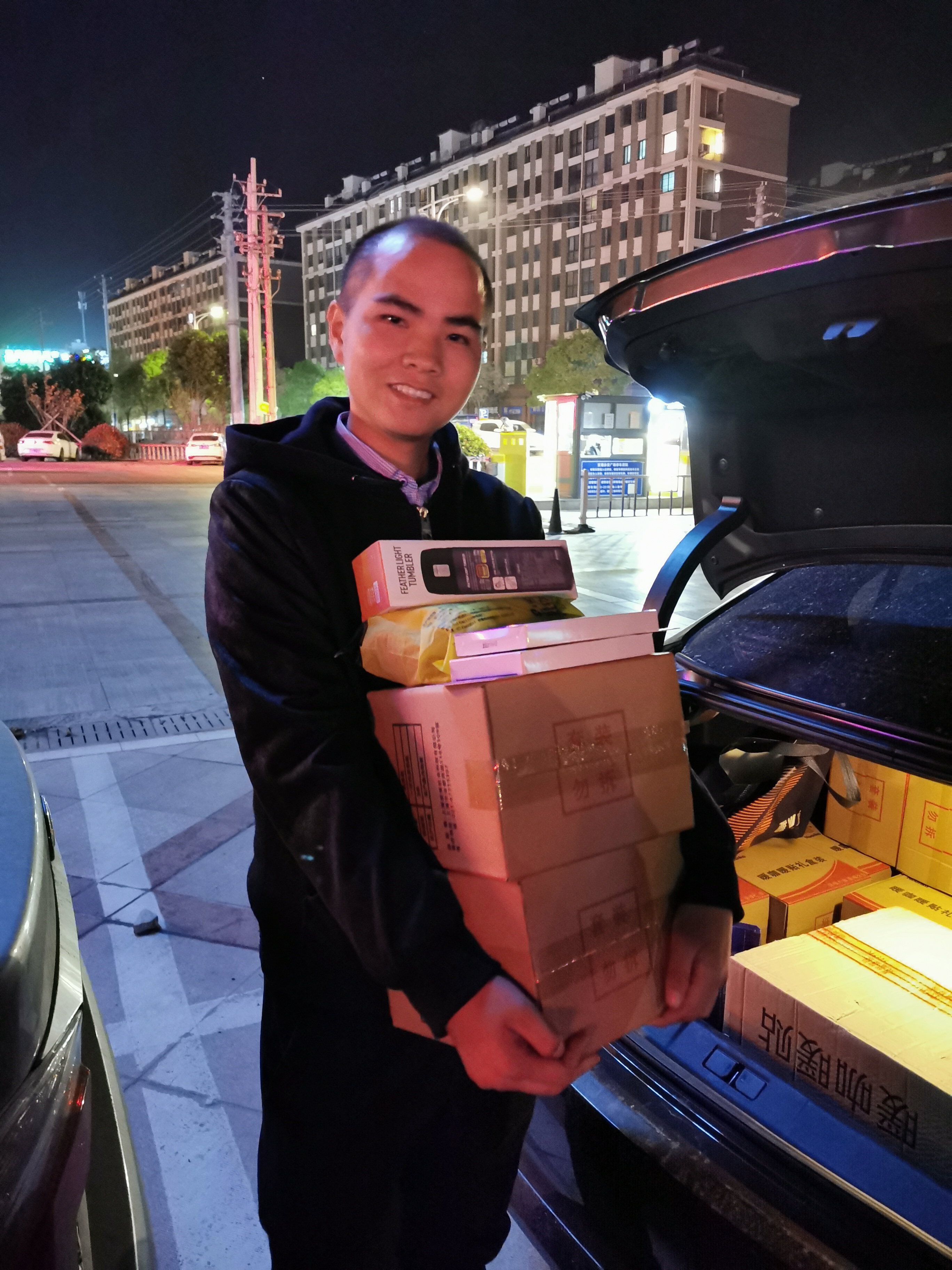 11月中旬，寶開工會組織開展“走一線、送溫暖”關(guān)愛員工暖冬行動。