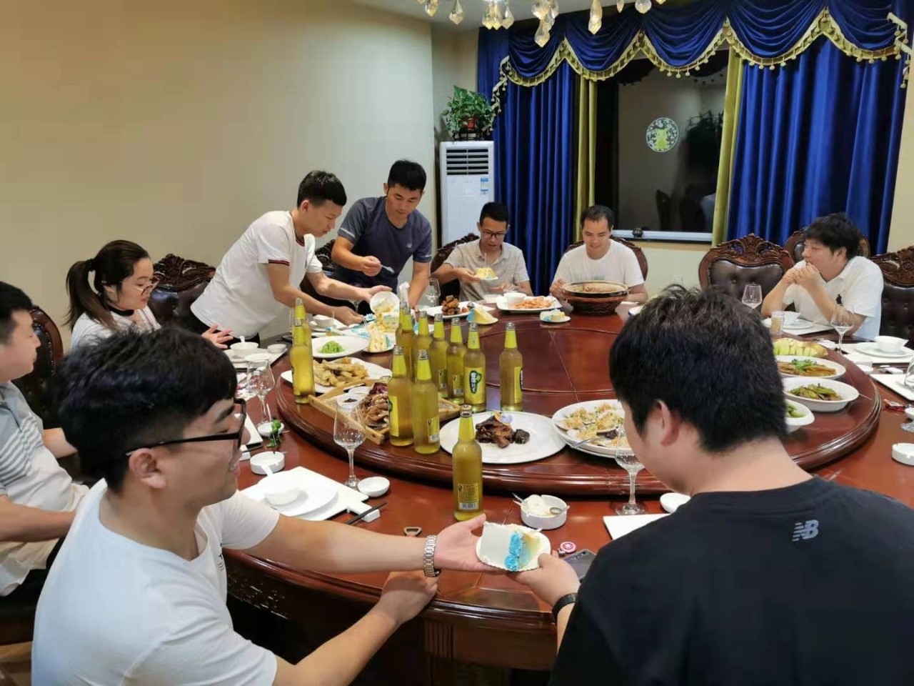 夏送清涼，集體慶生，慰問一線 | 致我們的一線伙伴：辛苦了！